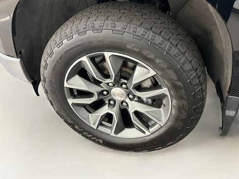 Used 2023 Chevrolet Silverado 1500 LT AWD/4WD image 11