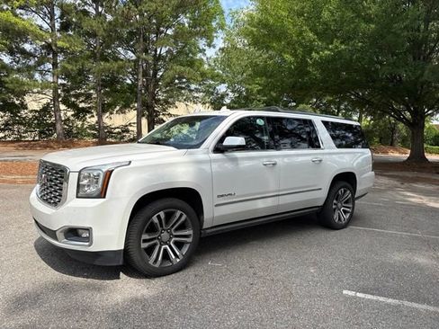 Used 2019 GMC Yukon XL Denali w/ Denali Ultimate Package AWD/4WD image 1