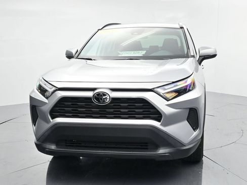 Used 2023 Toyota RAV4 XLE AWD/4WD image 3