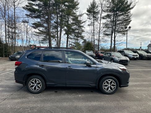 Used 2023 Subaru Forester Premium image 4