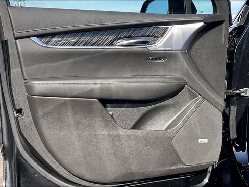 Used 2024 Cadillac XT6 Premium Luxury image 20