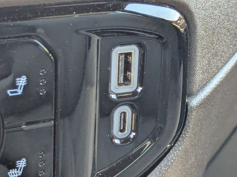 Used 2025 GMC Sierra 1500 SLT RWD image 33