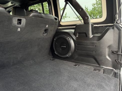 Used 2021 Jeep Wrangler Unlimited Sahara AWD/4WD image 11