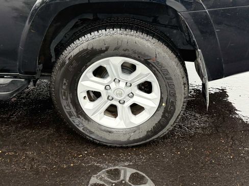 Used 2022 Toyota 4Runner SR5 Premium image 9