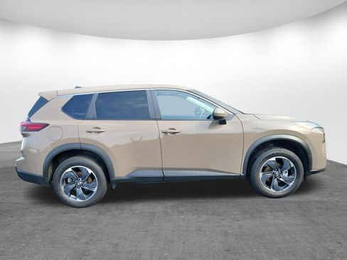 Used 2025 Nissan Rogue SV FWD image 2