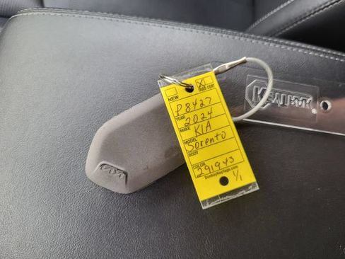 Certified 2024 Kia Sorento S FWD image 25