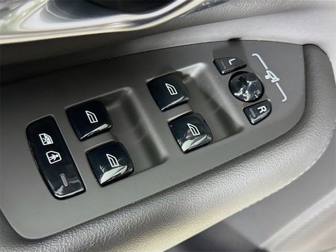 Certified 2025 Volvo XC90 B6 Plus w/ Protection Package Premier image 18