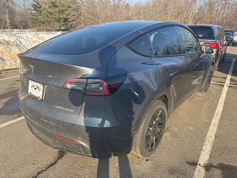 Used 2022 Tesla Model Y Long Range image 4