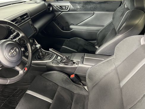 Used 2023 Toyota GR86 Premium image 4