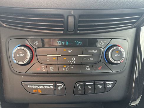 Used 2018 Ford Escape Titanium AWD/4WD image 19
