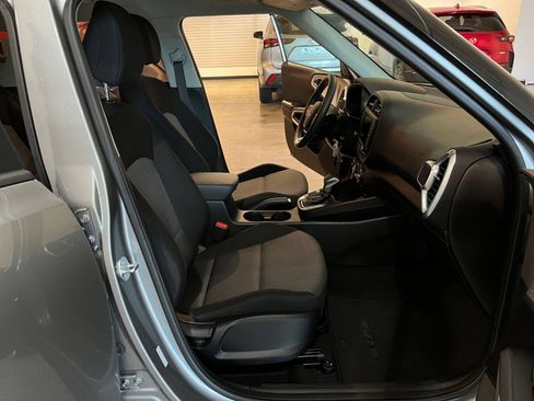 Used 2025 Kia Soul LX w/ LX Technology Package FWD image 35