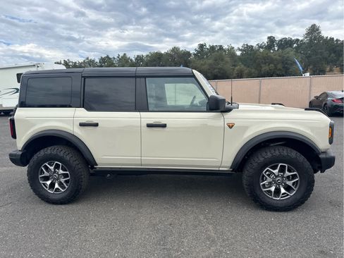 Certified 2025 Ford Bronco Badlands AWD/4WD image 4