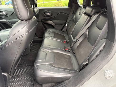 Used 2020 Jeep Cherokee Latitude Plus w/ Comfort/Convenience Group AWD/4WD image 15