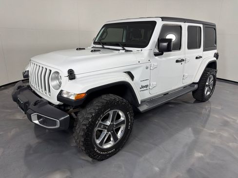 Used 2018 Jeep Wrangler Unlimited Sahara AWD/4WD image 9