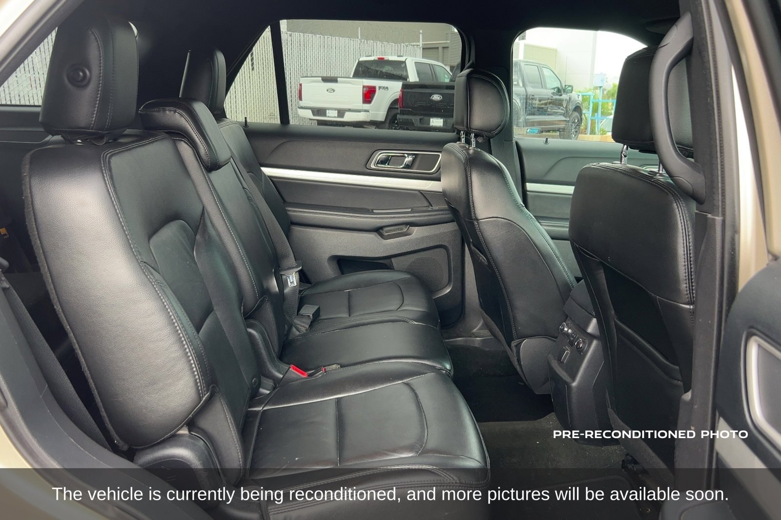Used 2017 Ford Explorer XLT w/ Equipment Group 202A FWD image 13