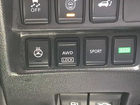 Used 2017 Nissan Rogue SV w/ SV Premium Package AWD/4WD image 26