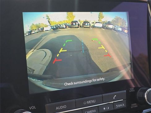 Used 2023 Nissan Frontier SV image 3