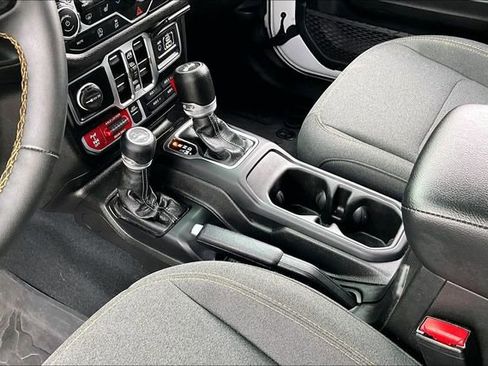 Used 2024 Jeep Wrangler Unlimited Sport AWD/4WD image 15
