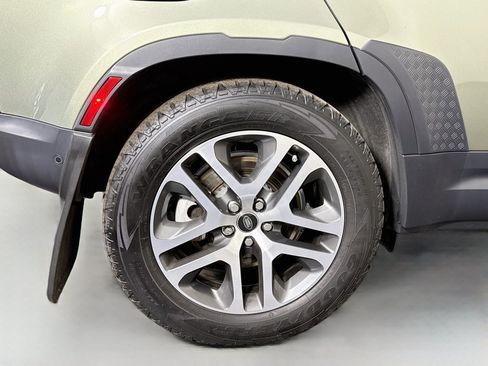 Used 2025 Land Rover Defender 110 S AWD/4WD image 33