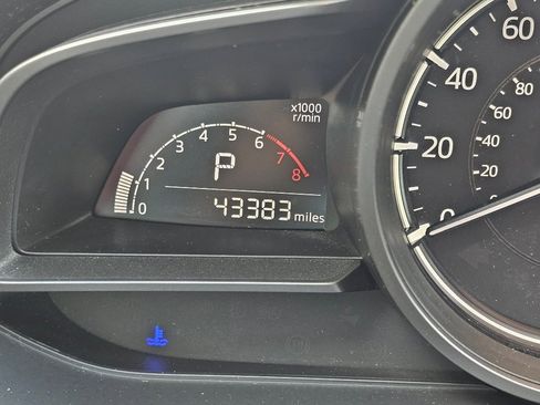 Used 2018 MAZDA MAZDA3 Touring FWD image 5