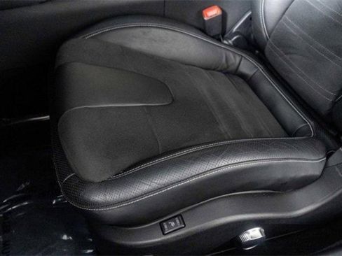 Used 2015 Nissan GT-R Premium image 27