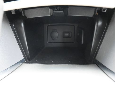 Used 2011 Toyota Camry LE FWD image 17