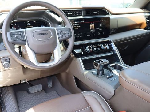 Used 2025 GMC Sierra 1500 Denali w/ Denali Reserve Package AWD/4WD image 5