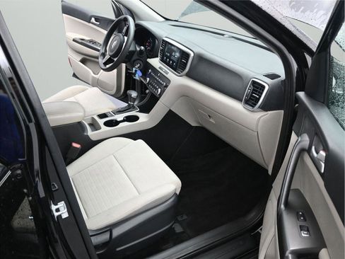 Used 2020 Kia Sportage LX w/ LX Popular Package image 9