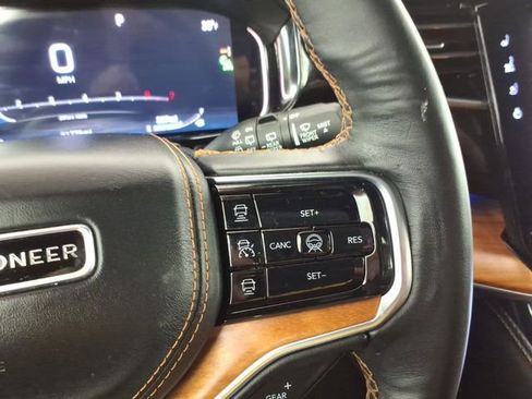 Used 2024 Jeep Grand Wagoneer L Series III AWD/4WD image 19