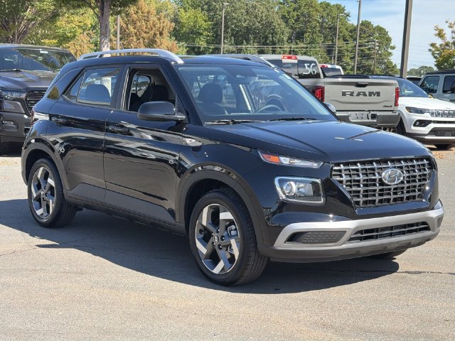 Used 2026 Hyundai Venue SEL FWD image 14