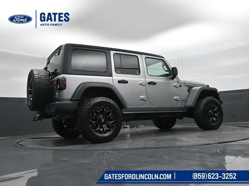 Used 2018 Jeep Wrangler Unlimited Sport AWD/4WD image 35