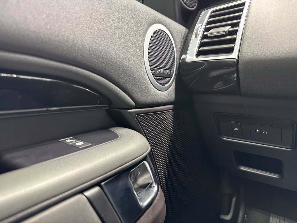 Used 2019 Land Rover Discovery SE AWD/4WD image 9