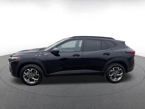 Used 2025 Chevrolet Trax LT image 9