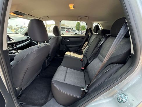 Used 2025 Nissan Rogue SV FWD image 29