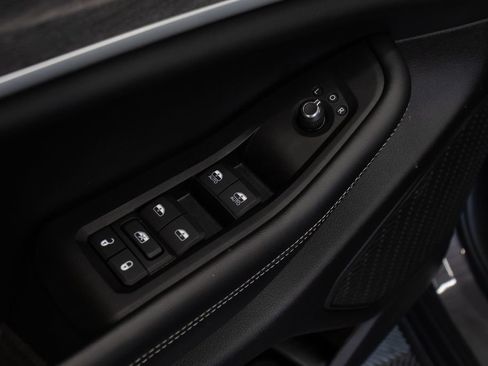 Used 2025 Jeep Grand Cherokee L Limited w/ Black Appearance Package RWD image 16