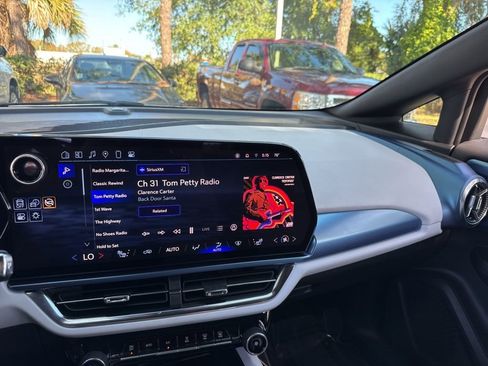 Used 2025 Chevrolet Equinox EV LT image 38