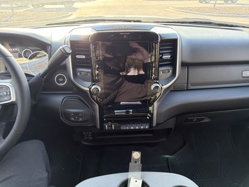 Used 2025 RAM 2500 Big Horn AWD/4WD image 24