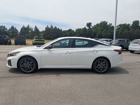 Used 2024 Nissan Altima 2.0 SR FWD image 6