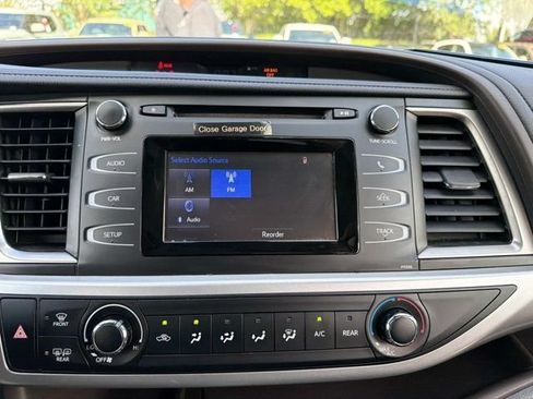 Certified 2017 Toyota Highlander LE FWD image 27