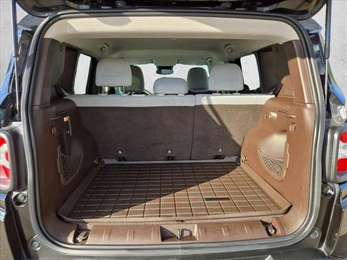 Used 2016 Jeep Renegade Latitude image 19