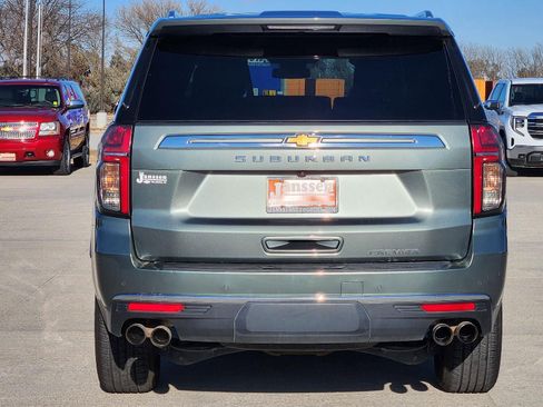 Used 2023 Chevrolet Suburban Premier image 8
