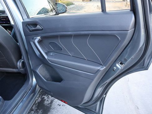 Used 2024 Volkswagen Tiguan SE image 17