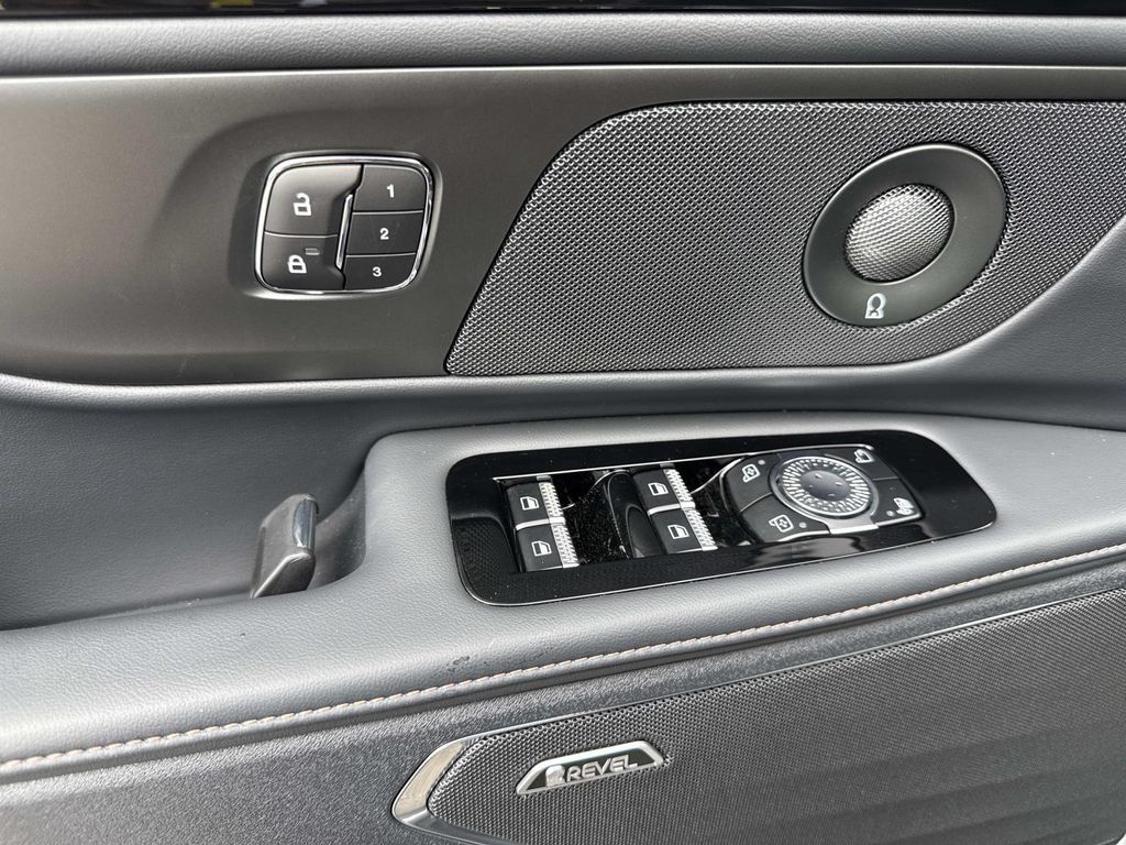 New 2026 Lincoln Nautilus Reserve AWD/4WD image 19