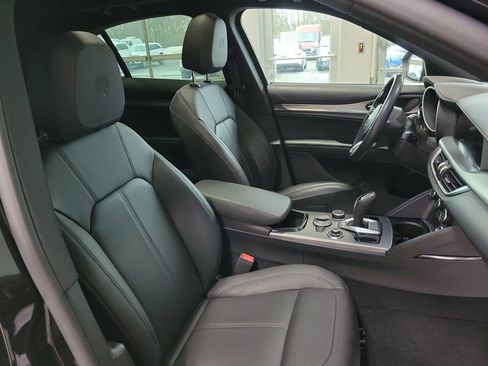 Used 2024 Alfa Romeo Stelvio Ti image 9