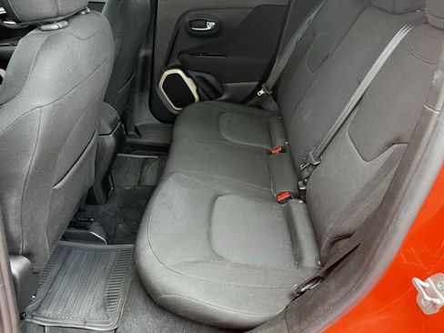 Used 2016 Jeep Renegade Latitude FWD image 23