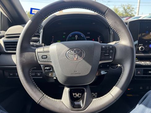 Used 2026 Toyota Camry SE FWD image 28