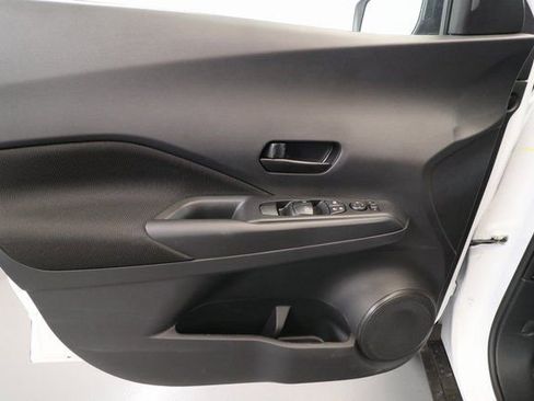 New 2025 Nissan Kicks Play S image 7