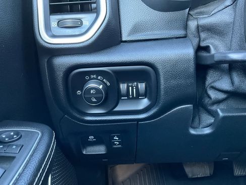 Used 2022 RAM 1500 Laramie AWD/4WD image 18