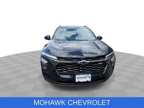 Used 2025 Chevrolet Trax RS w/ Sunroof Package FWD image 3