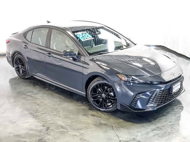 Used 2025 Toyota Camry SE FWD image 6